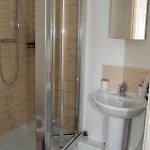 Daire Spacious Retreat With Parking: Ideal For Families & Contractors York