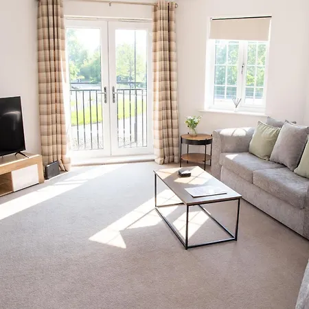 Daire Spacious Retreat With Parking: Ideal For Families & Contractors