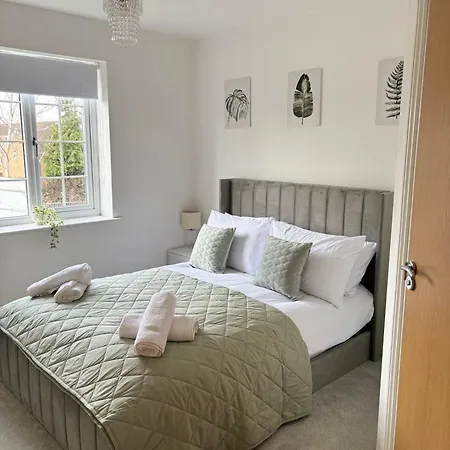 Appartement Spacious Retreat With Parking: Ideal For Families & Contractors York
