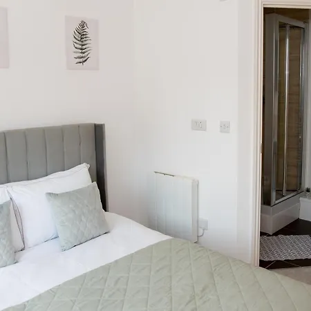 Lägenhet Spacious Retreat With Parking: Ideal For Families & Contractors York