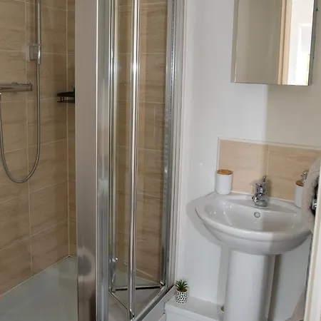 Appartement Spacious Retreat With Parking: Ideal For Families & Contractors York