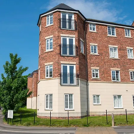 Apartment Spacious Retreat With Parking: Ideal For Families & Contractors *